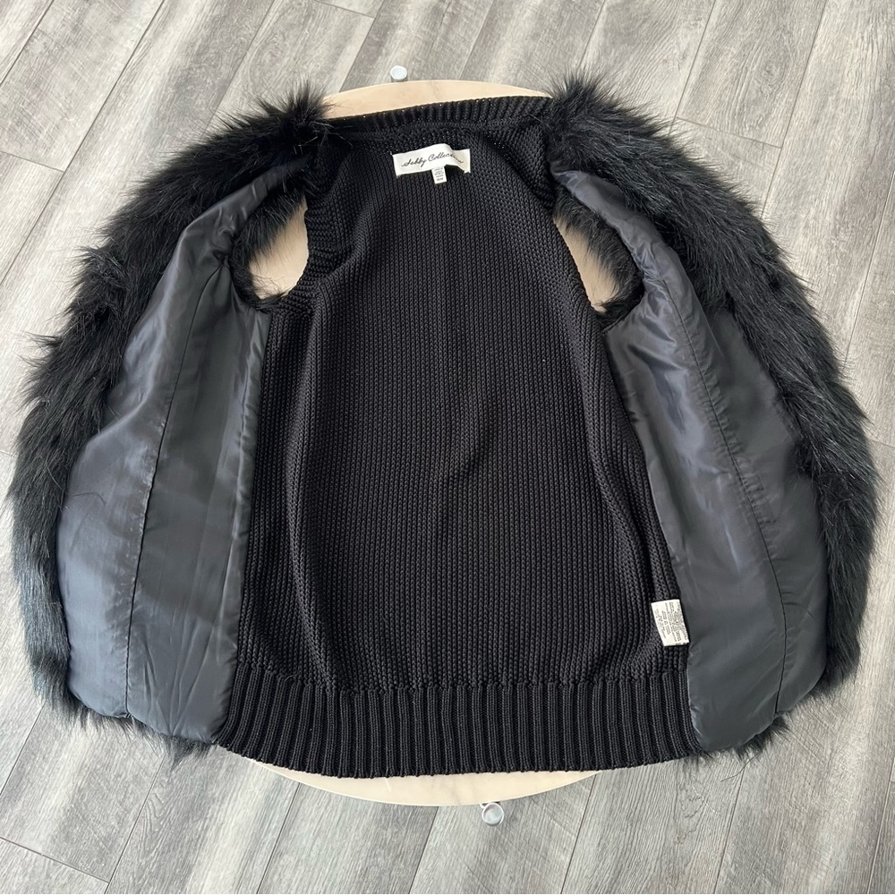 Sebby Collection Faux Fur Vest. - Picture 5 of 14